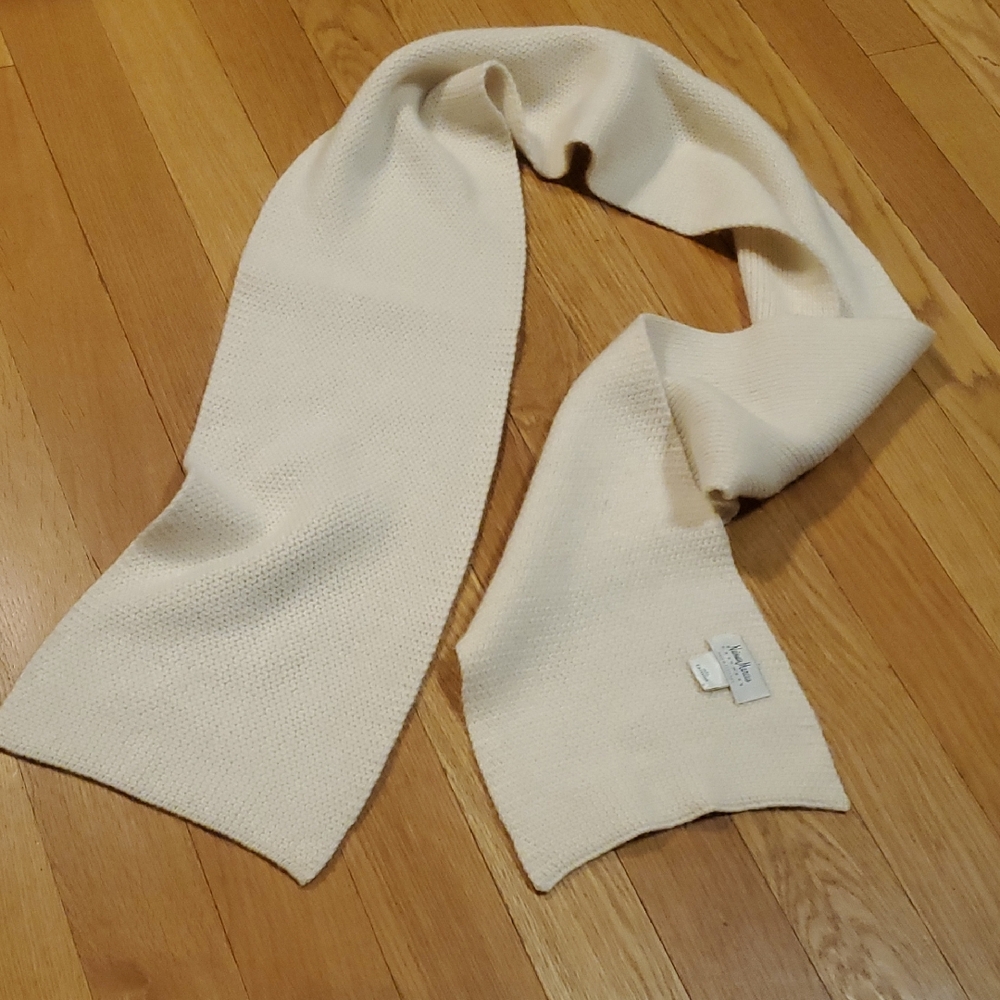 Neiman Marcus 100% Cashmere Scarf